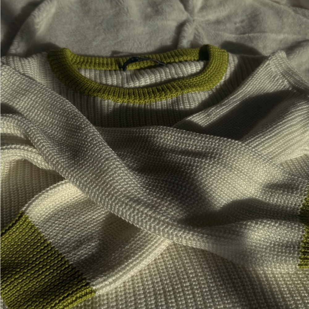 Green and White Crewneck Sweater with Cozy Knit